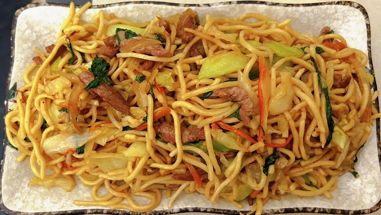 Chicken/Beef Chow Mein / Chow Fan